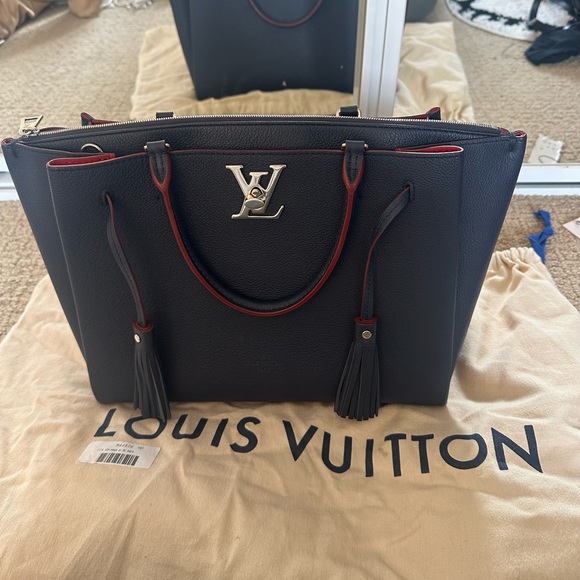 Louis Vuitton Lockmeto - Picture 8 of 8